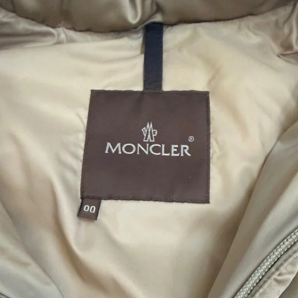 Moncler Women's Beige Puffer Coat with Fur Trim - Picture 2 of 3